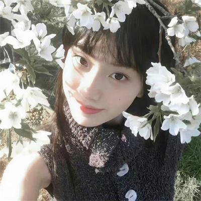 他在窥着你